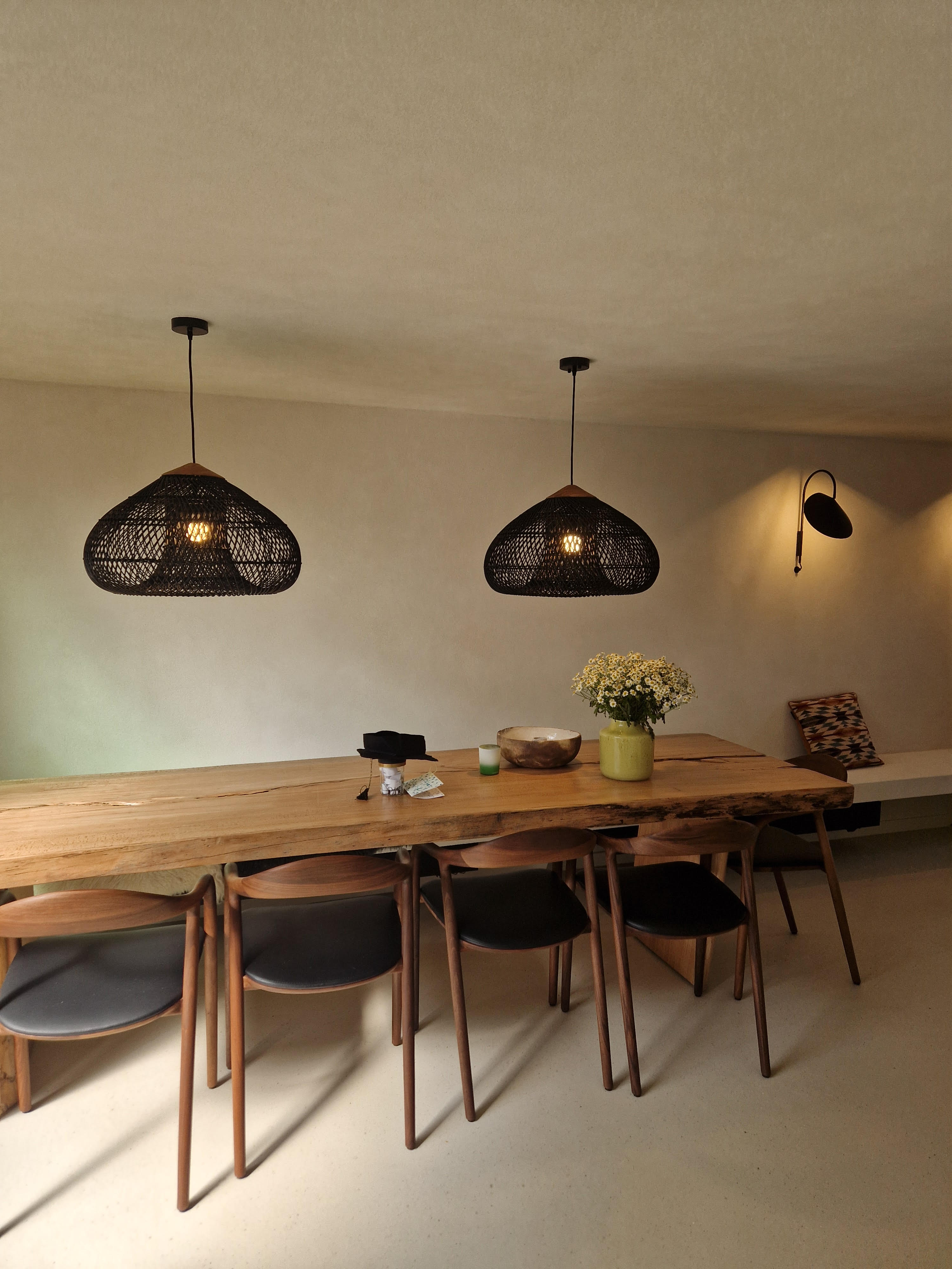 Op maat gemaakte verlichting in eetruimte